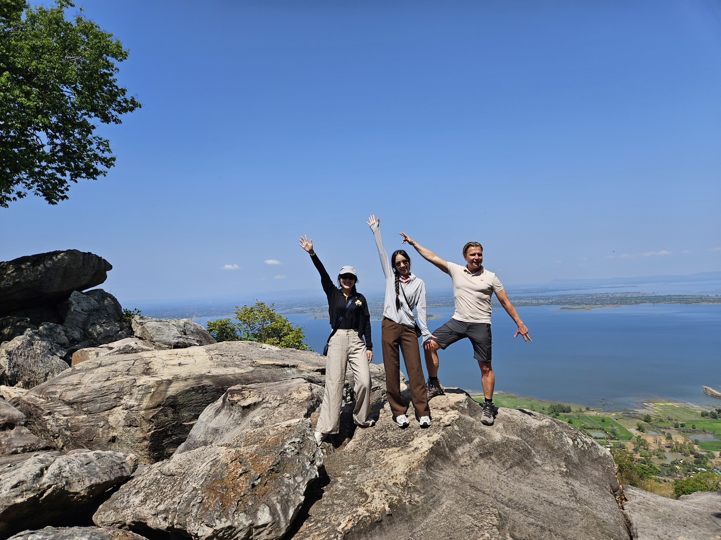 พาลูกค้าต่างชาติชาวเยอรมันตะลุยเที่ยวขอนแก่น 2 วัน